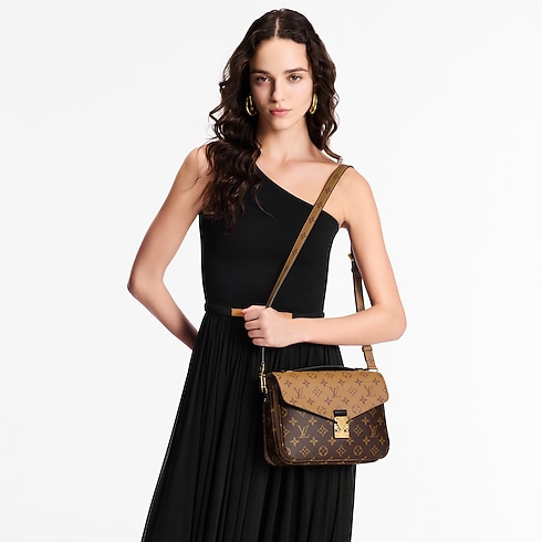 Canvas Monogram Reverse Bolsas de mano Todas las bolsas de mano Bolsa Pochette Métis | Louis Vuitton ® (Ampliar producto)