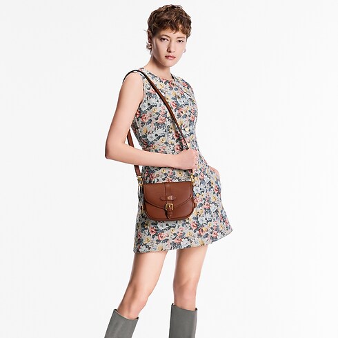 Epi Bolsas de mano Todas las colecciones Bolsa Saumur BB | Louis Vuitton ® (Ampliar producto)