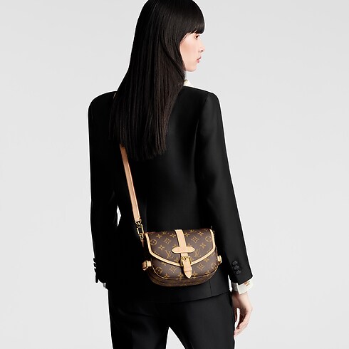 Monogram Bolsas de mano Todas las colecciones Bolsa Saumur BB | Louis Vuitton ® (Ampliar producto)