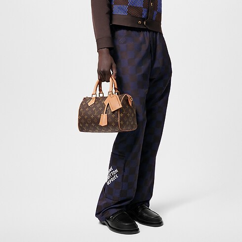 H40 Artículos de Piel y Viaje Desfile Speedy Hombre Bolsa Speedy P9 25 con correa | Louis Vuitton ® (Ampliar producto)