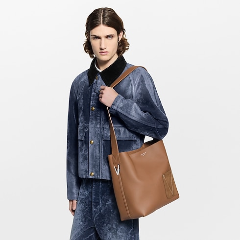 H38 Bolsas para Hombre Novedades Bolsa Verso Hobo | Louis Vuitton ® (Ampliar producto)