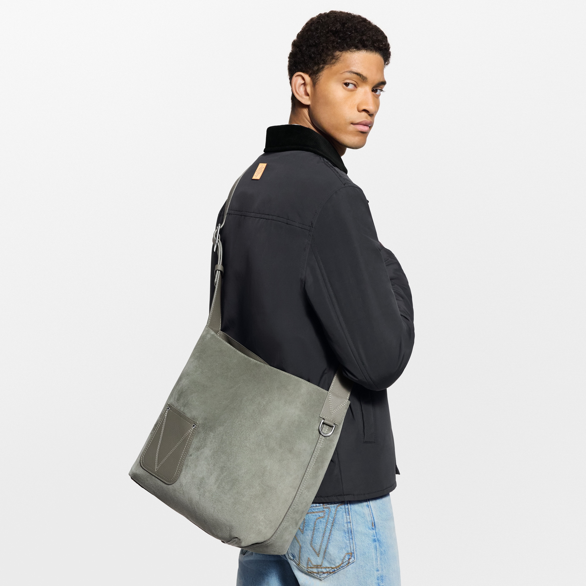 H38 Bolsas para Hombre Novedades Bolsa Verso Hobo | Louis Vuitton ® (Ampliar producto)