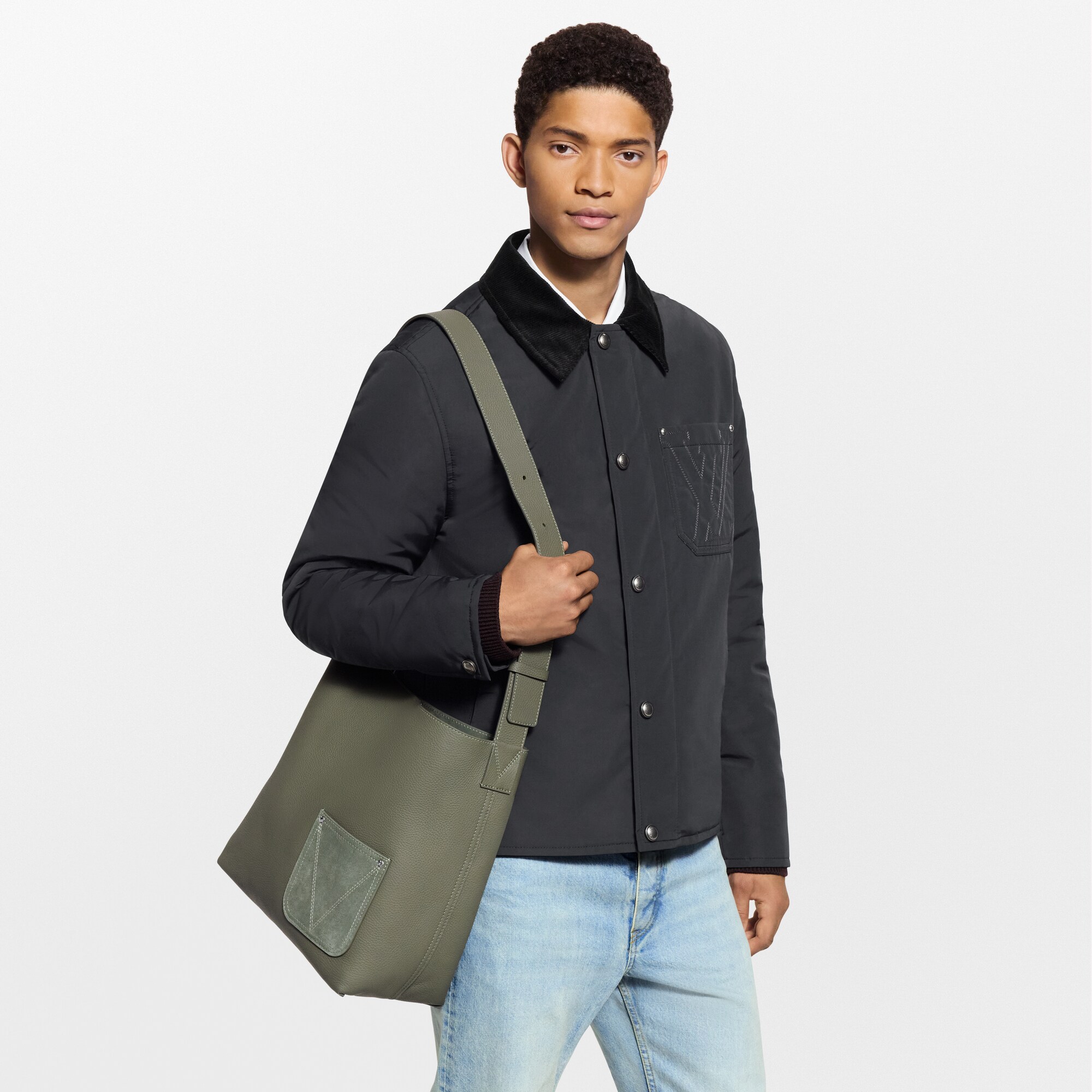 H38 Bolsas para Hombre Novedades Bolsa Verso Hobo | Louis Vuitton ® (Ampliar producto)