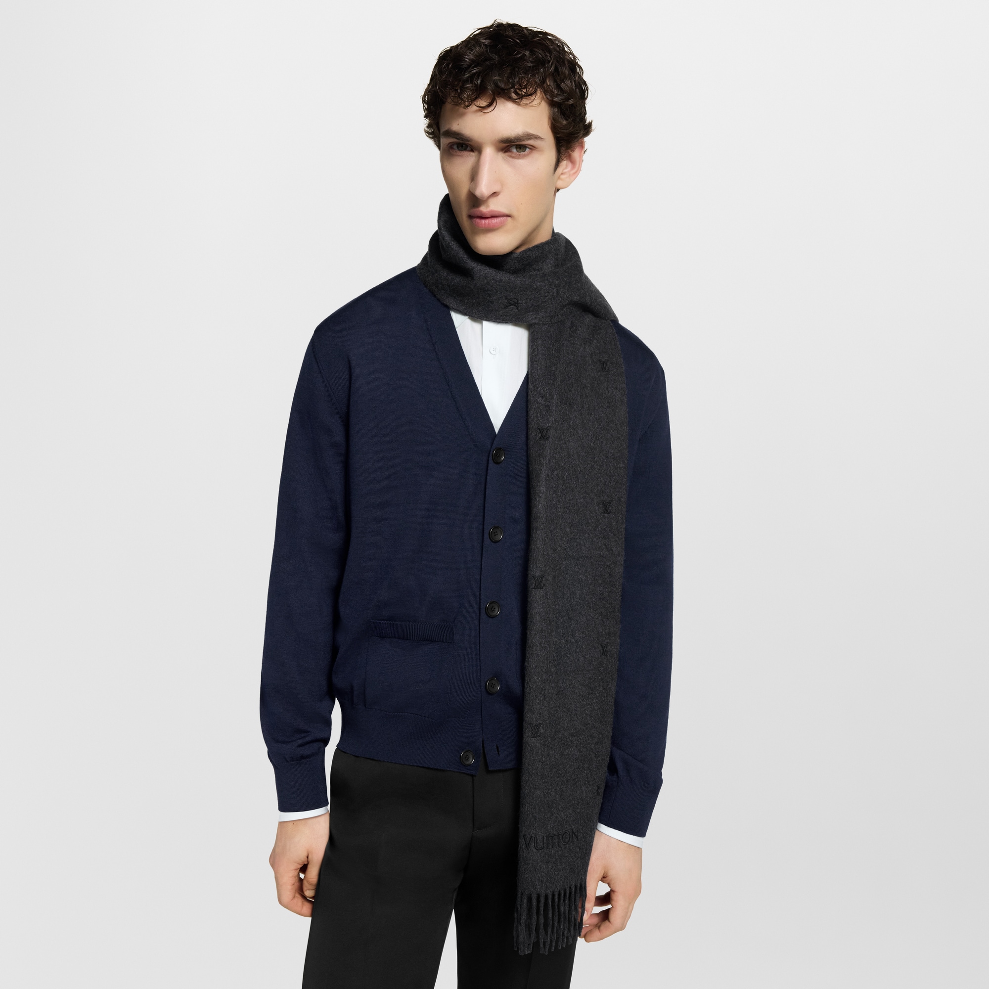 S00 Accesorios Bufandas Bufanda LV Blason bordada | Louis Vuitton ® (Ampliar producto)