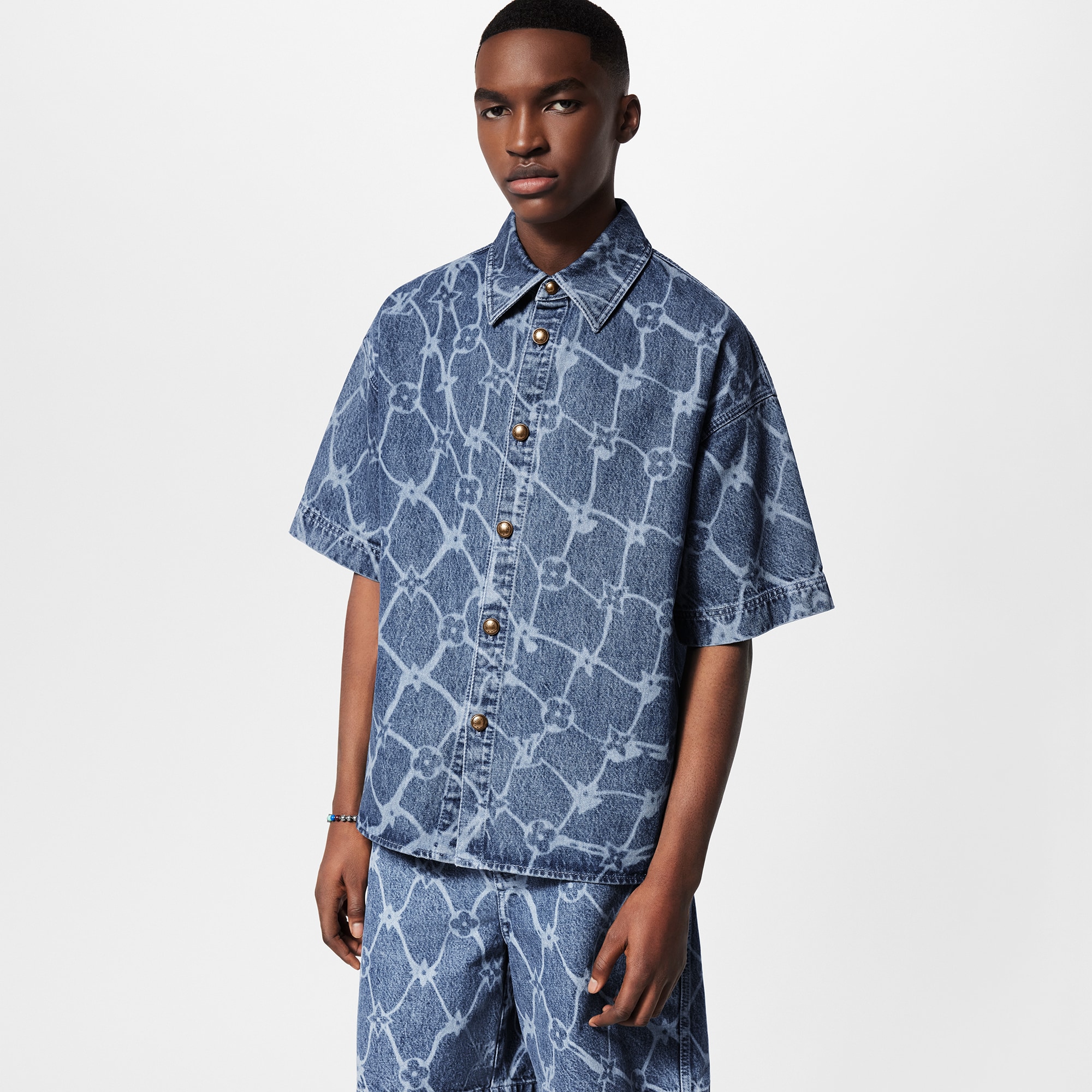  Ready to Wear Camisas Camisa de manga corta en denim con estampado Monograma | Louis Vuitton ® (Ampliar producto)