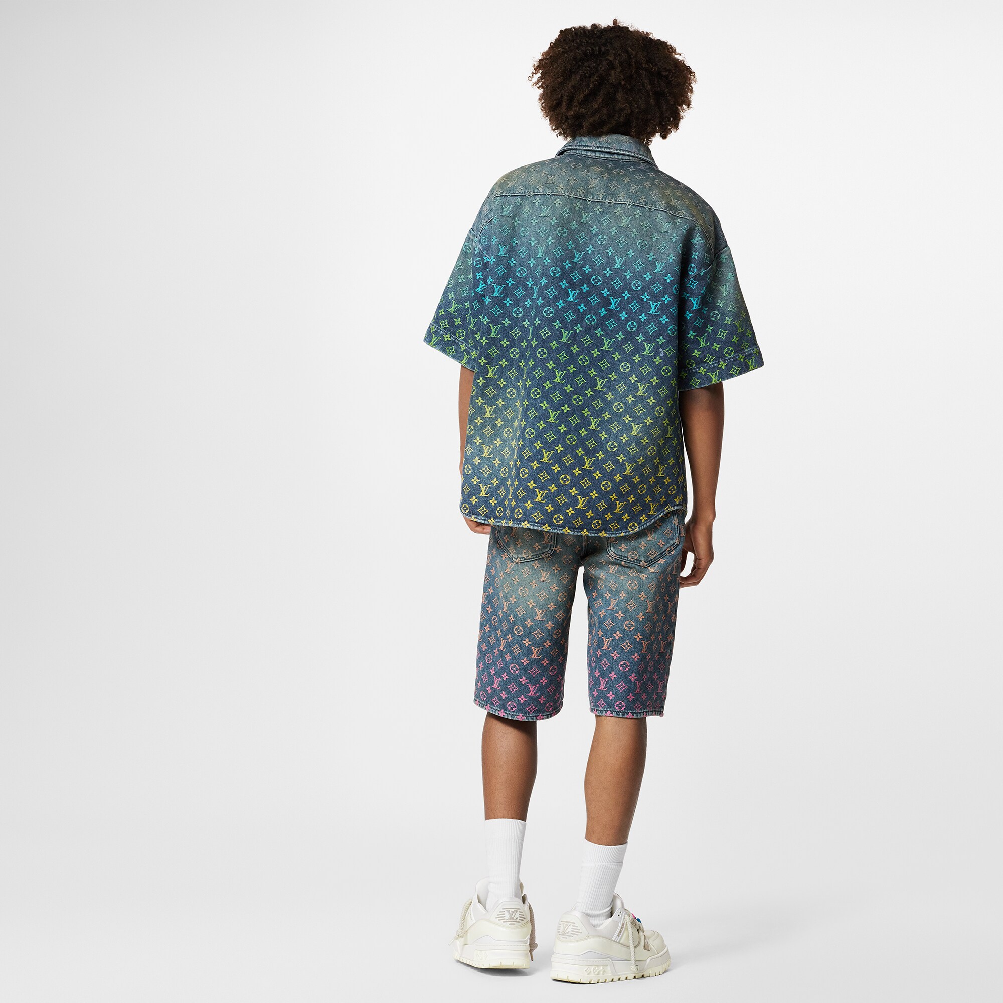  Ready to Wear Todo el Ready-To-Wear Camisa denim de manga corta Monograma Rainbow | Louis Vuitton ® (Ampliar producto)