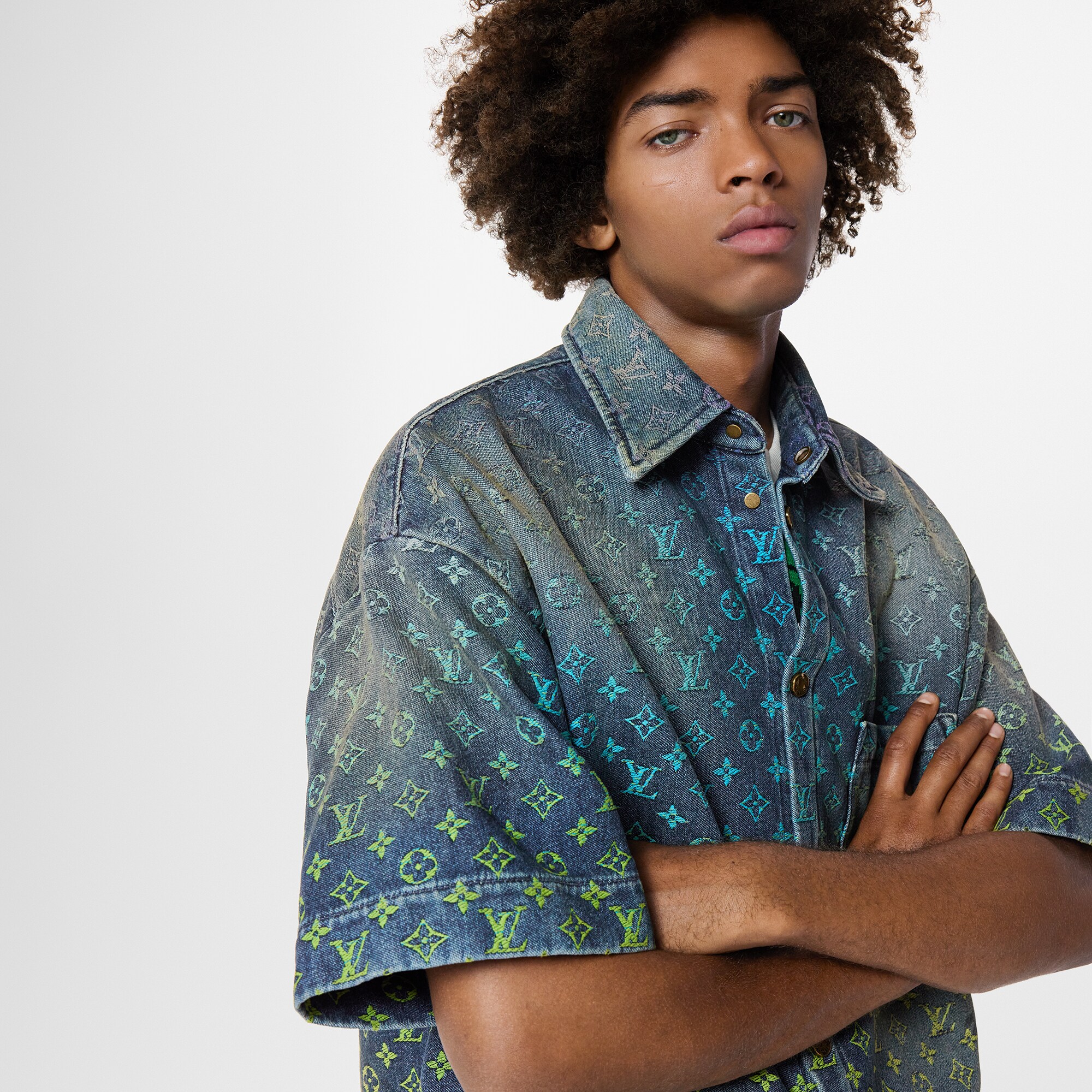  Ready to Wear Todo el Ready-To-Wear Camisa denim de manga corta Monograma Rainbow | Louis Vuitton ® (Ampliar producto)