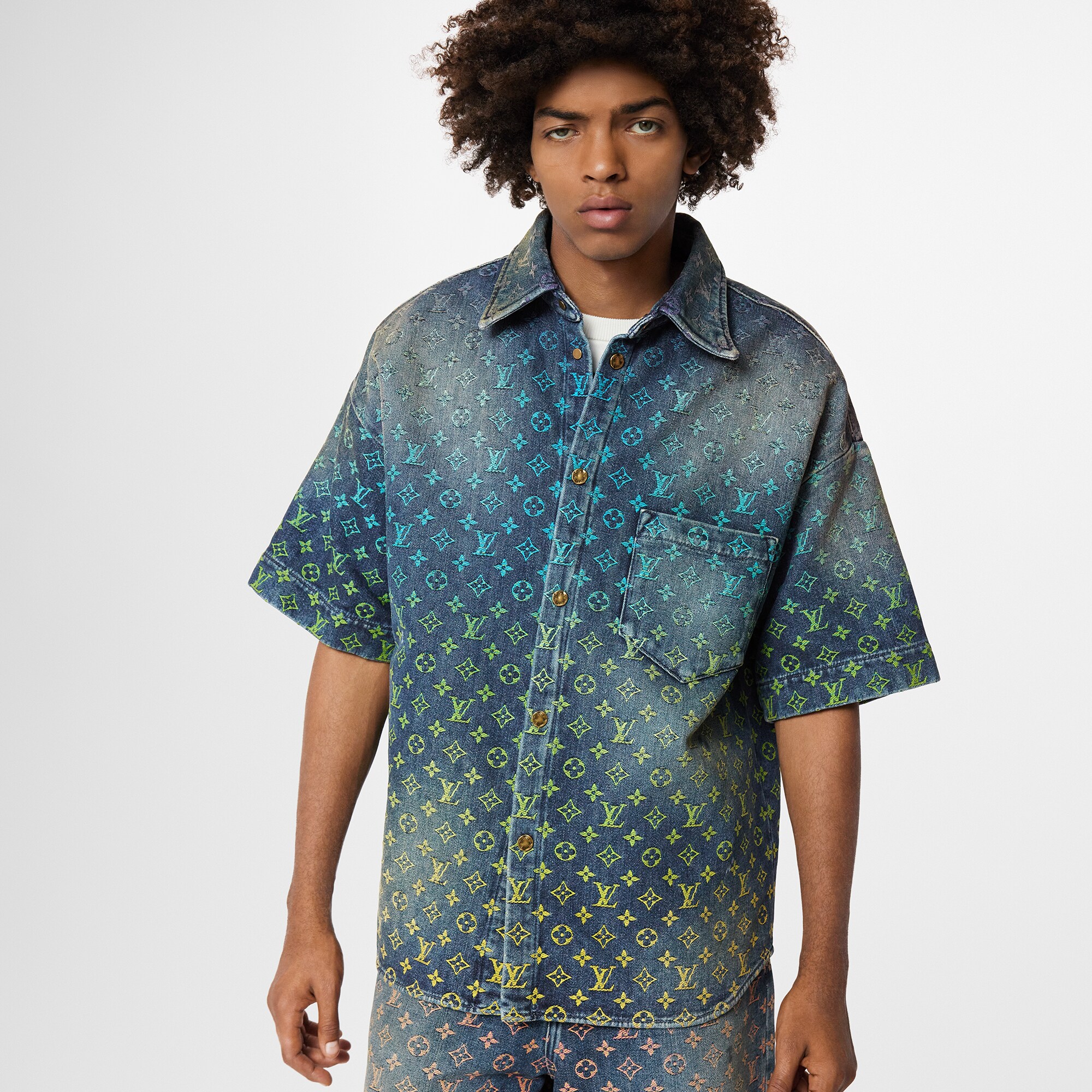  Ready to Wear Todo el Ready-To-Wear Camisa denim de manga corta Monograma Rainbow | Louis Vuitton ® (Ampliar producto)
