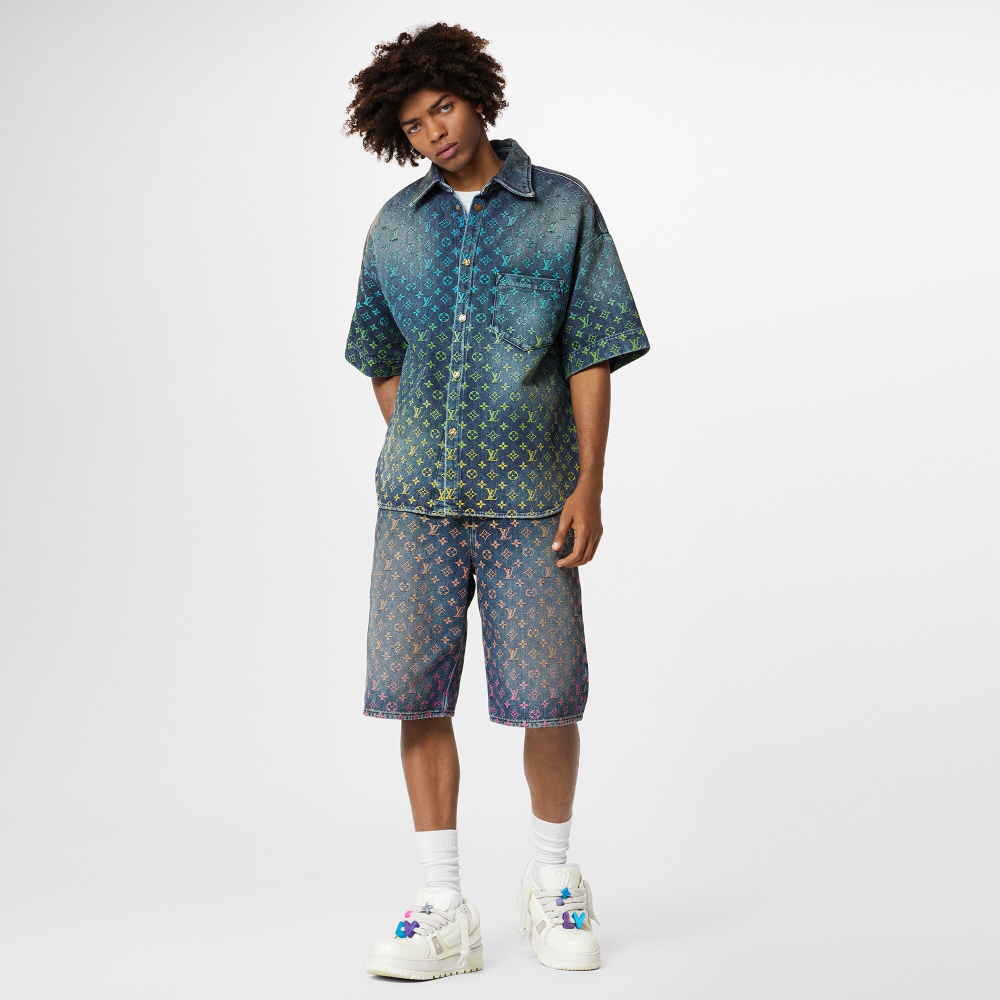  Ready to Wear Todo el Ready-To-Wear Camisa denim de manga corta Monograma Rainbow | Louis Vuitton ® (Ampliar producto)