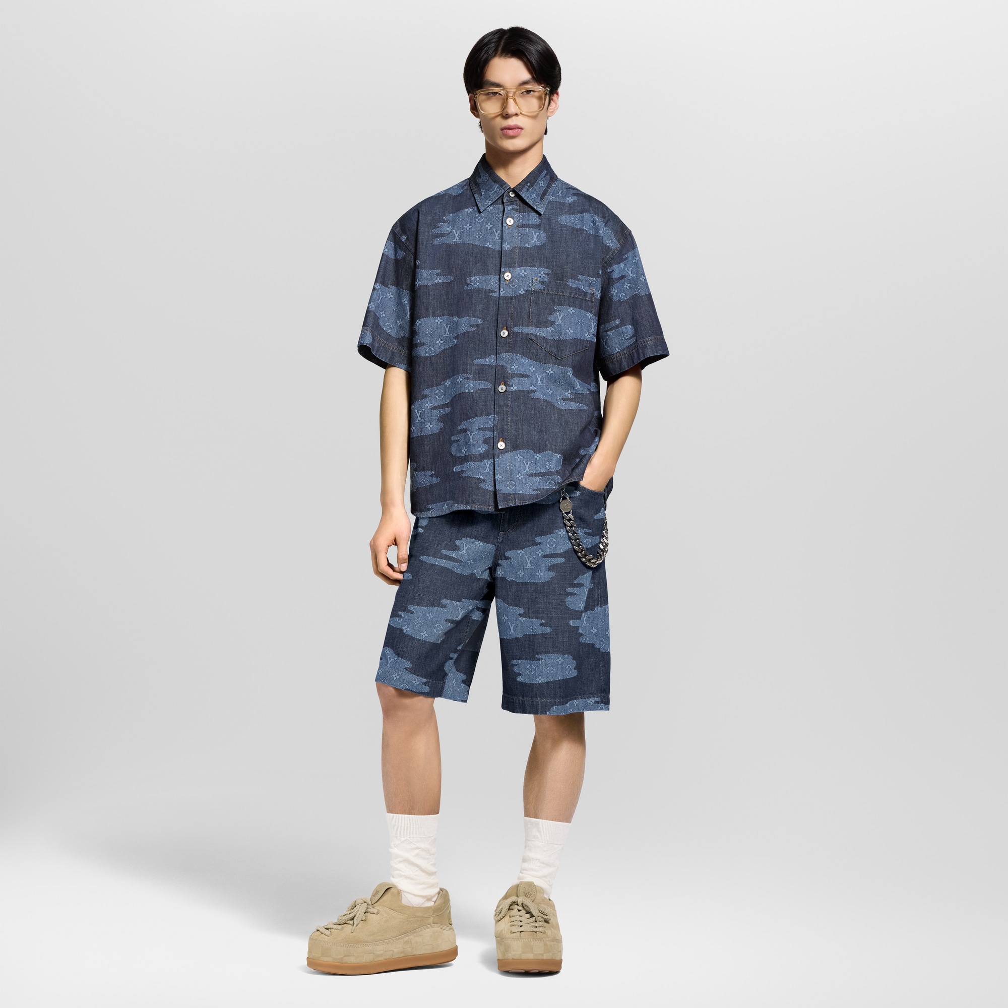  Ready to Wear Mezclilla Camisa en tejido cambray con motivo Monograma | Louis Vuitton ® (Ampliar producto)