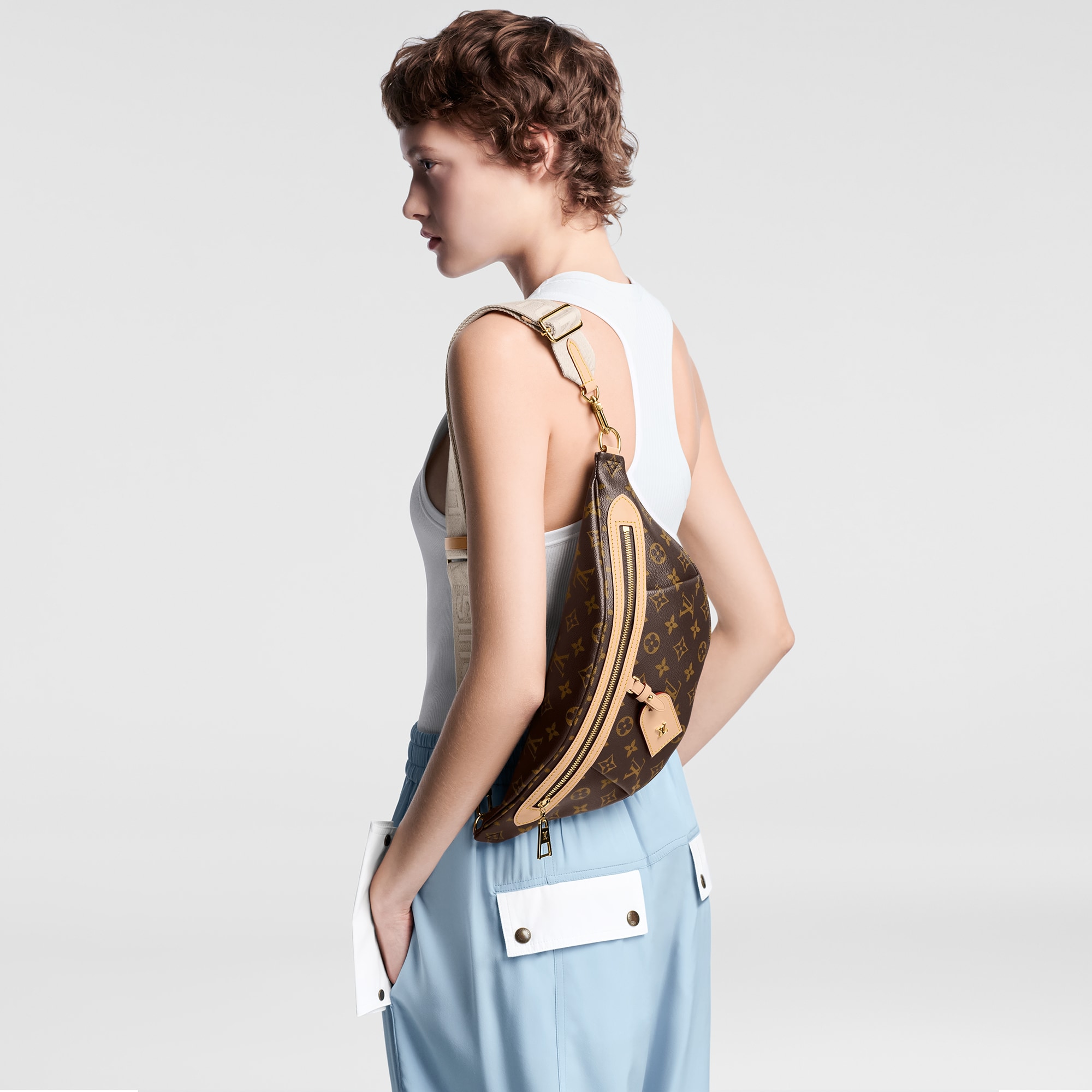 Monogram Bolsas de mano Todas las bolsas de mano Cangurera High Rise | Louis Vuitton ® (Ampliar producto)