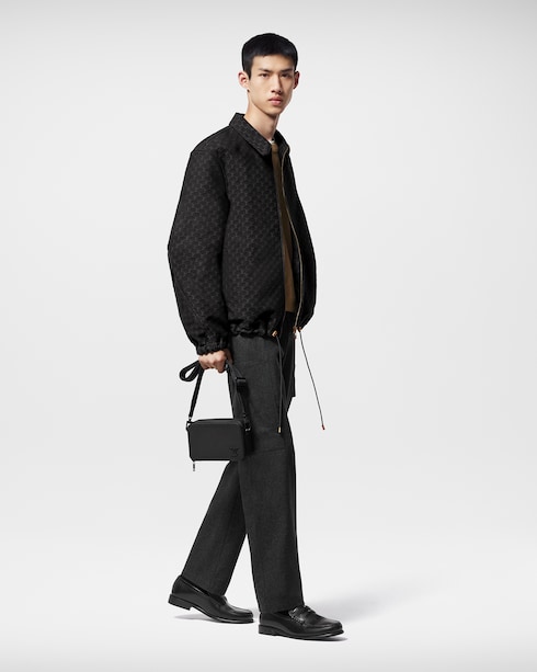LV Aerogram Holiday Selección de hombres Cartera Alpha Wearable | Louis Vuitton ®