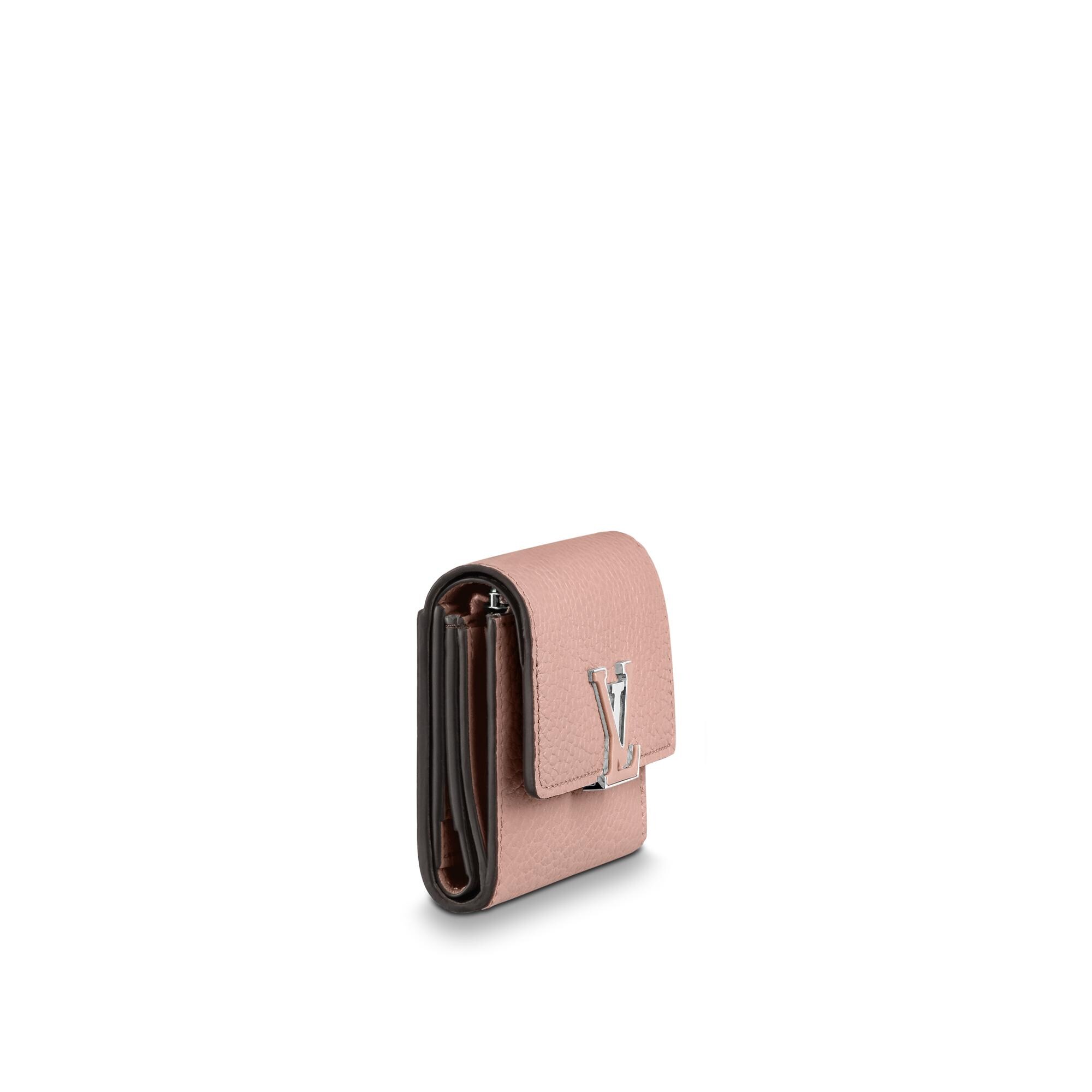 Capucines Carteras y artículos de piel pequeños Todas las carteras y artículos de piel pequeños Cartera Capucines XS | Louis Vuitton ® (Ampliar producto)