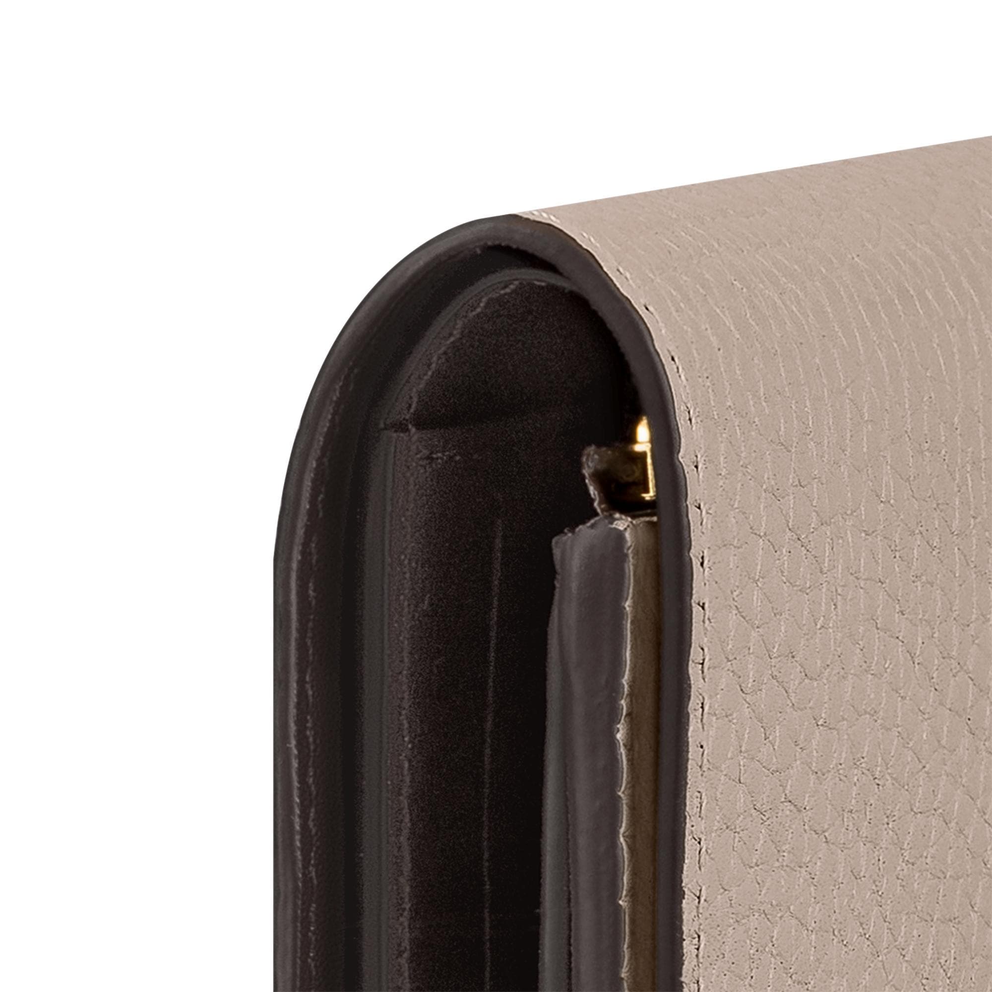 Capucines Carteras y artículos de piel pequeños Todas las carteras y artículos de piel pequeños Cartera compacta Capucines | Louis Vuitton ® (Ampliar producto)