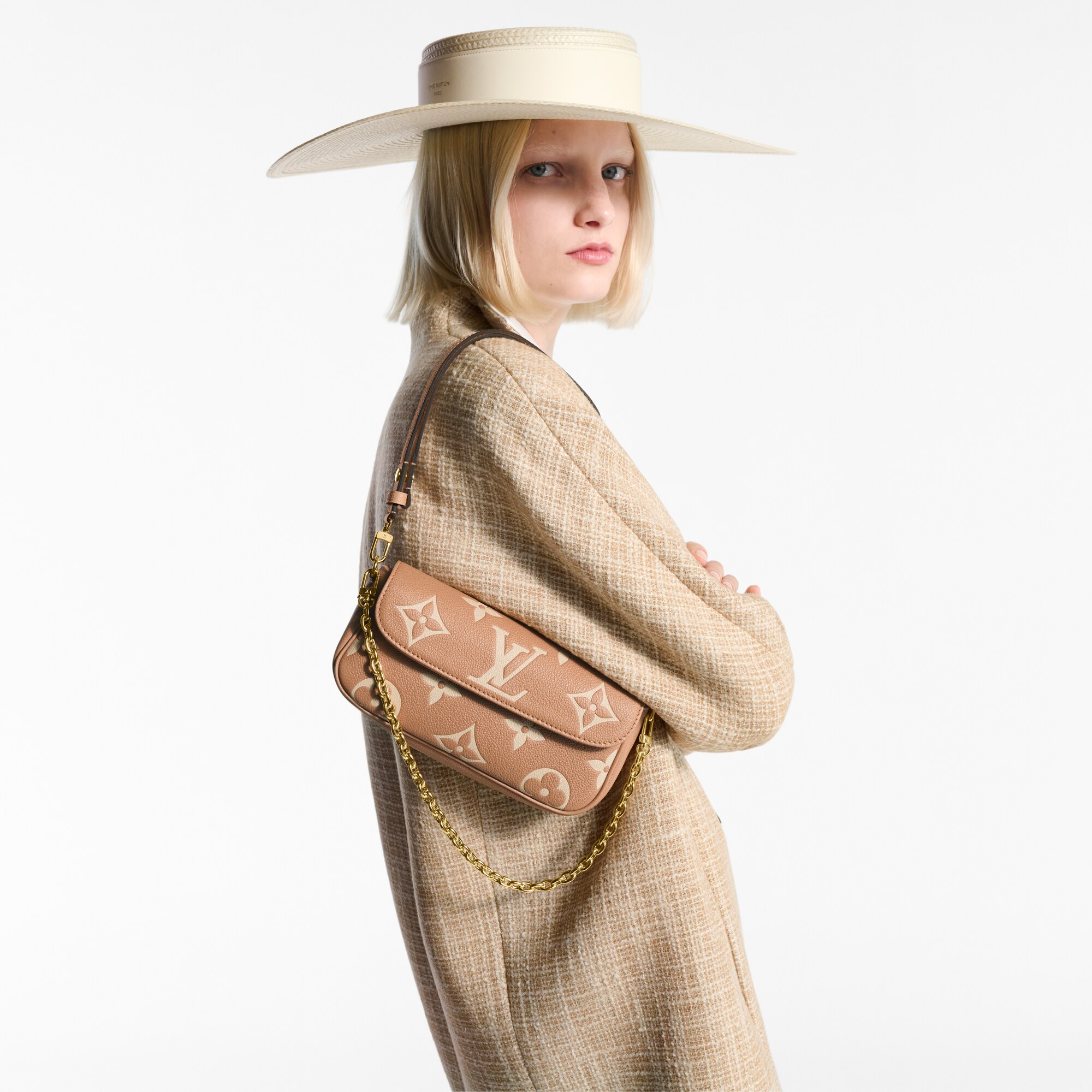 Bicolor Monogram Empreinte Leather Carteras y artículos de piel pequeños Carteras con cadena y Micro Bolsas Cartera con cadena Ivy | Louis Vuitton ® (Ampliar producto)