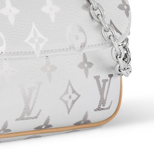 Cartera con cadena Ivy vista cercana