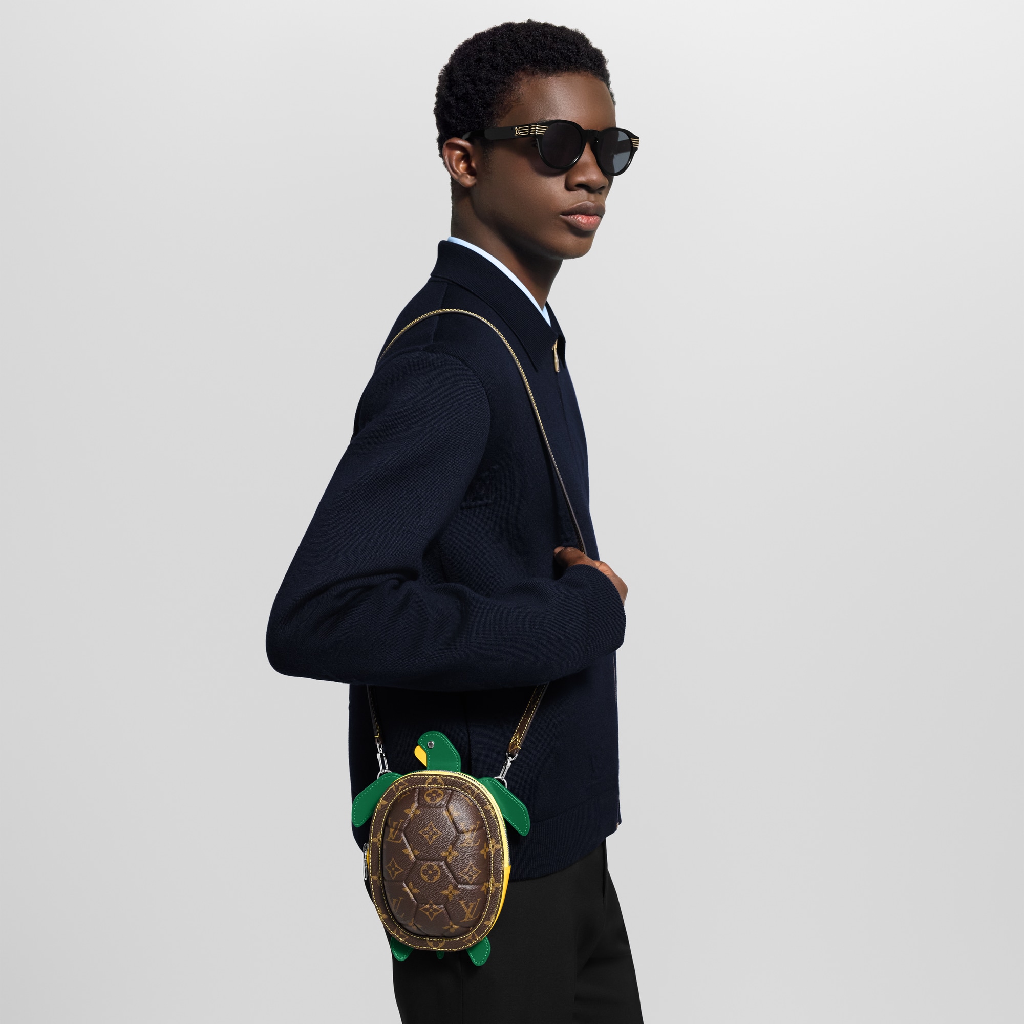 Other Monogram Canvas Carteras y artículos de piel pequeños Bolsas pequeñas Cartera LV Turtle Wearable | Louis Vuitton ® (Ampliar producto)