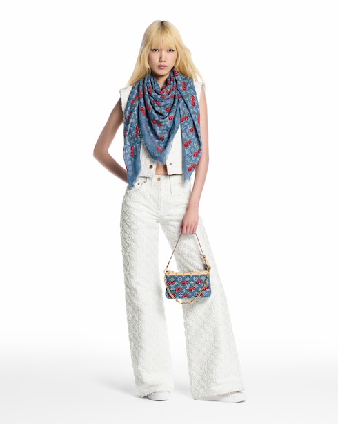 S00 Accessoires Châles et Étoles LV x TM - Châle Denim Cerise | Louis Vuitton ®
