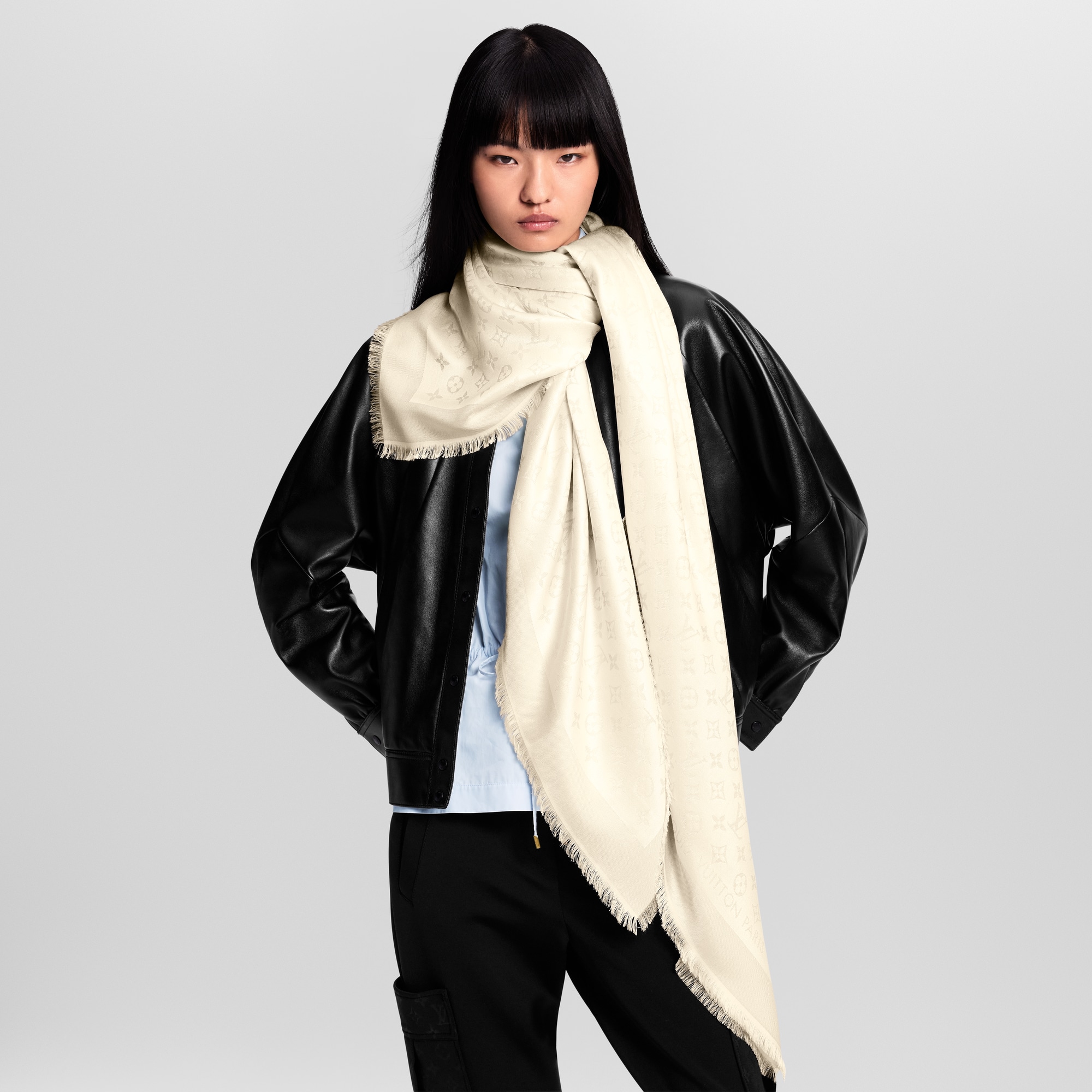 S00 Accesorios Chales y estolas Chal Monogram Shine | Louis Vuitton ® (Ampliar producto)