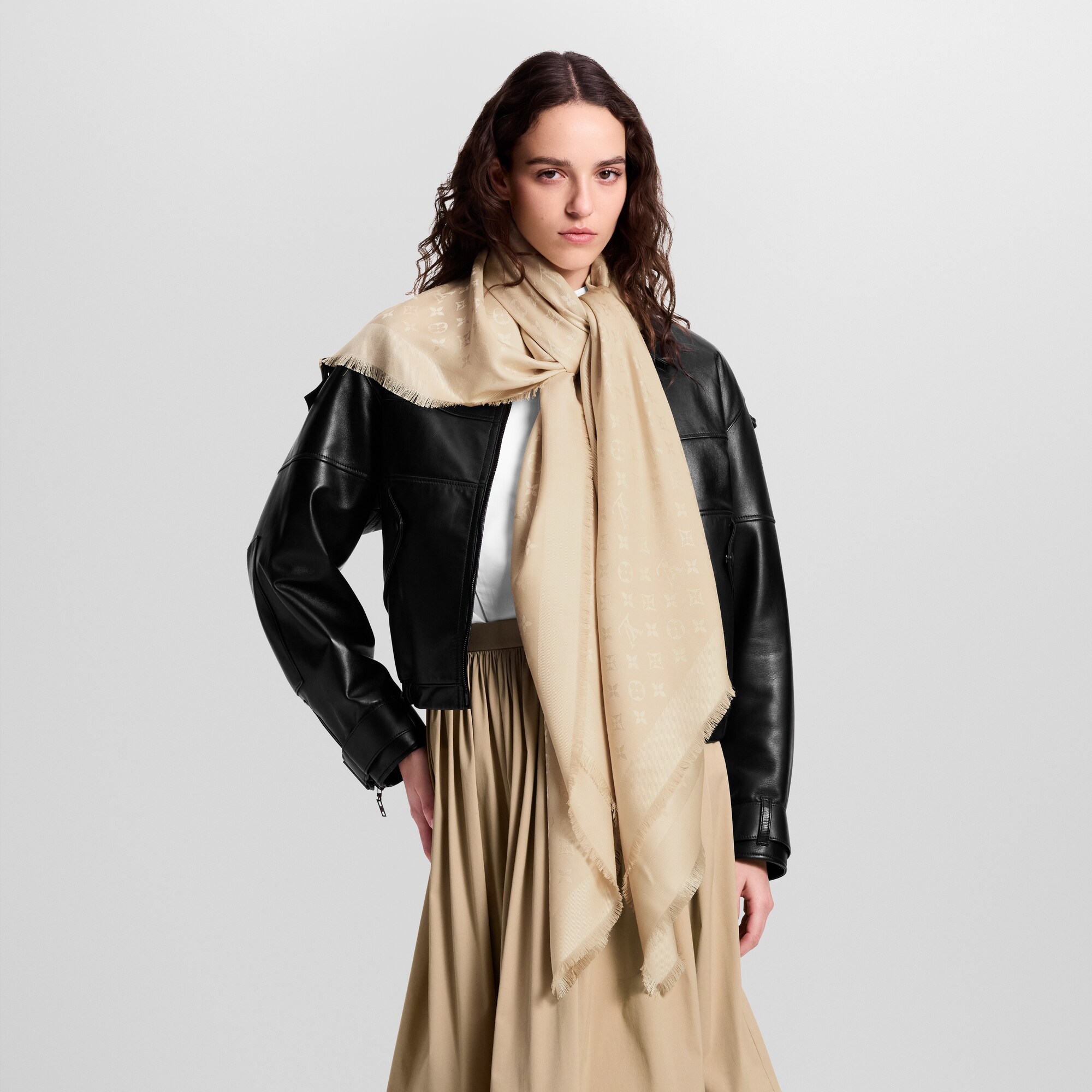 S00 Accesorios Chales y estolas Chal Monograma Classic | Louis Vuitton ® (Ampliar producto)