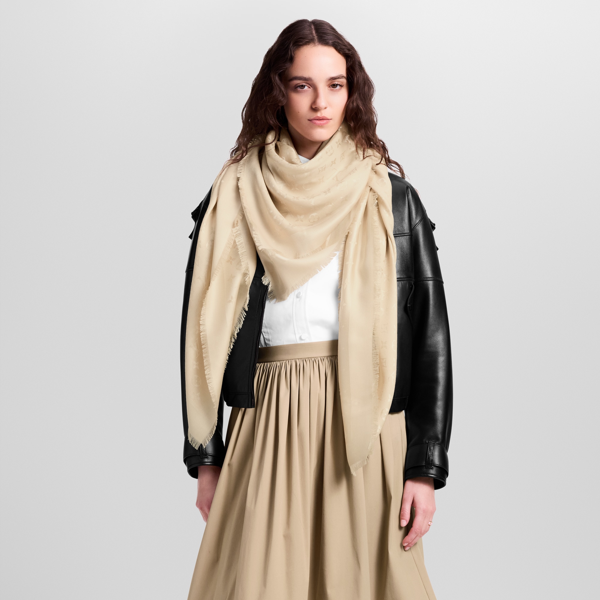 S00 Accesorios Chales y estolas Chal Monograma Classic | Louis Vuitton ® (Ampliar producto)