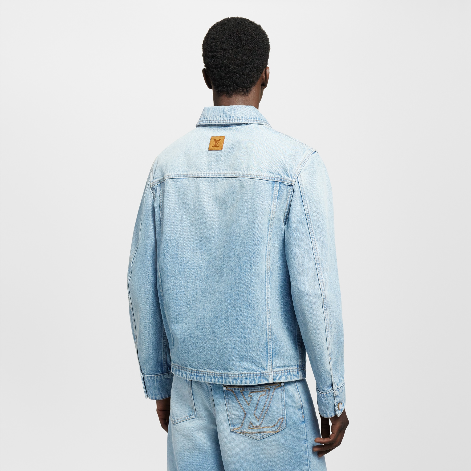  Ready to Wear Cazadoras y abrigos Chamarra de denim utilitaria LV | Louis Vuitton ® (Ampliar producto)