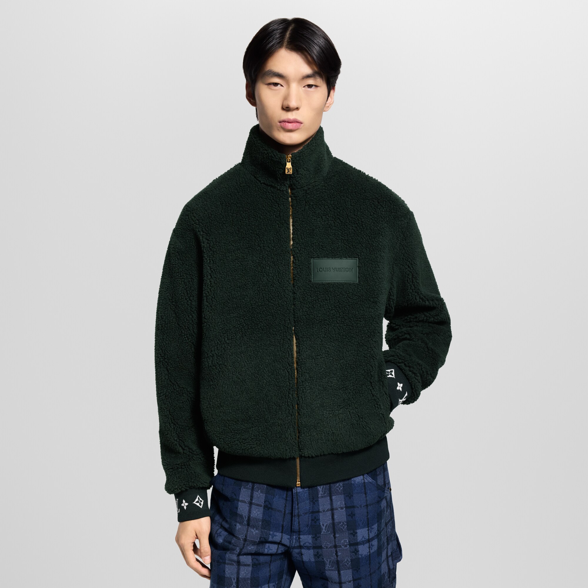 Ready to Wear Todo el Ready-To-Wear Chamarra de felpa con parche en piel | Louis Vuitton ® (Ampliar producto)