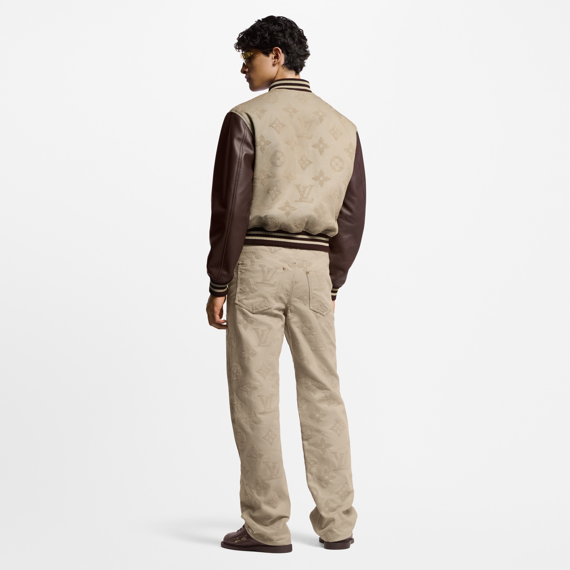  Ready to Wear Cazadoras y abrigos Chamarra universitaria con Monograma grabado | Louis Vuitton ® (Ampliar producto)