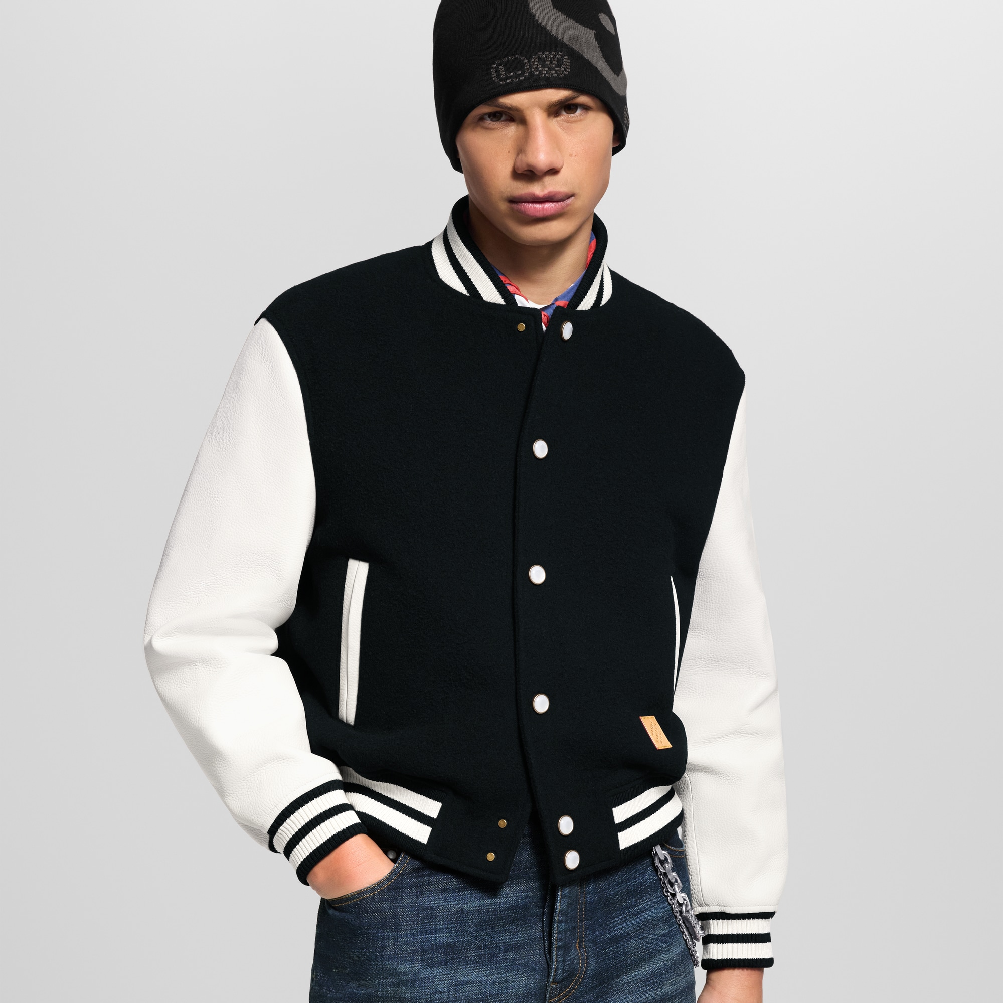  Ready to Wear Cazadoras y abrigos Chamarra universitaria distintiva en piel | Louis Vuitton ® (Ampliar producto)