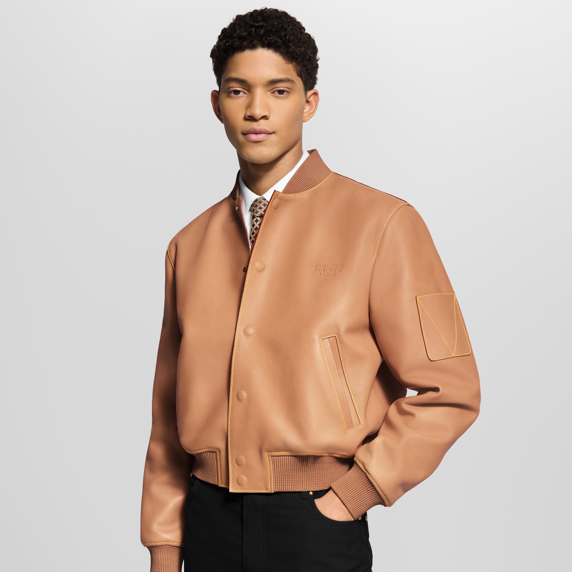  Ready to Wear Cazadoras y abrigos Chamarra universitaria en piel natural | Louis Vuitton ® (Ampliar producto)