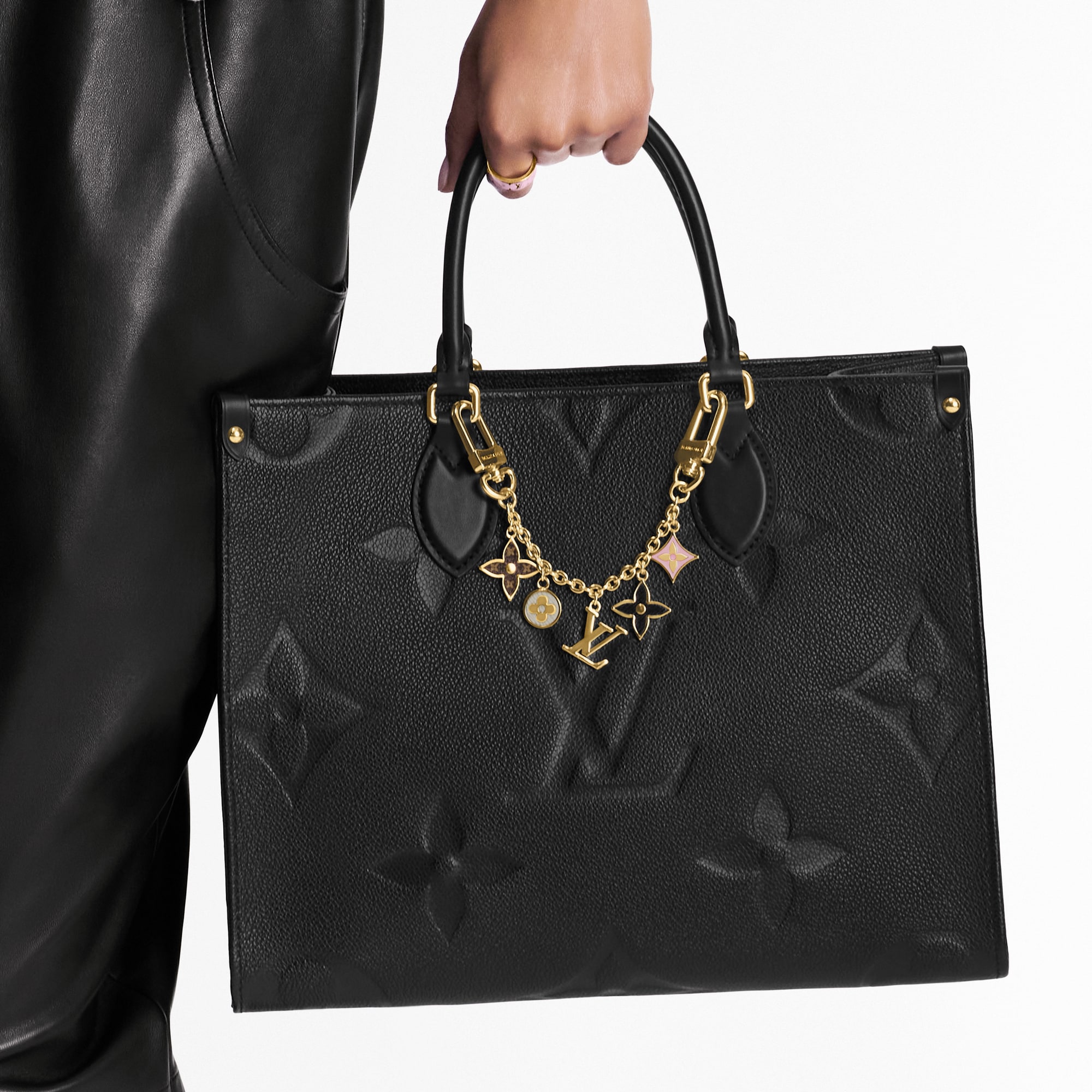 S00 Accesorios Llaveros y charms  Charm con cadena Spring Street | Louis Vuitton ® (Ampliar producto)