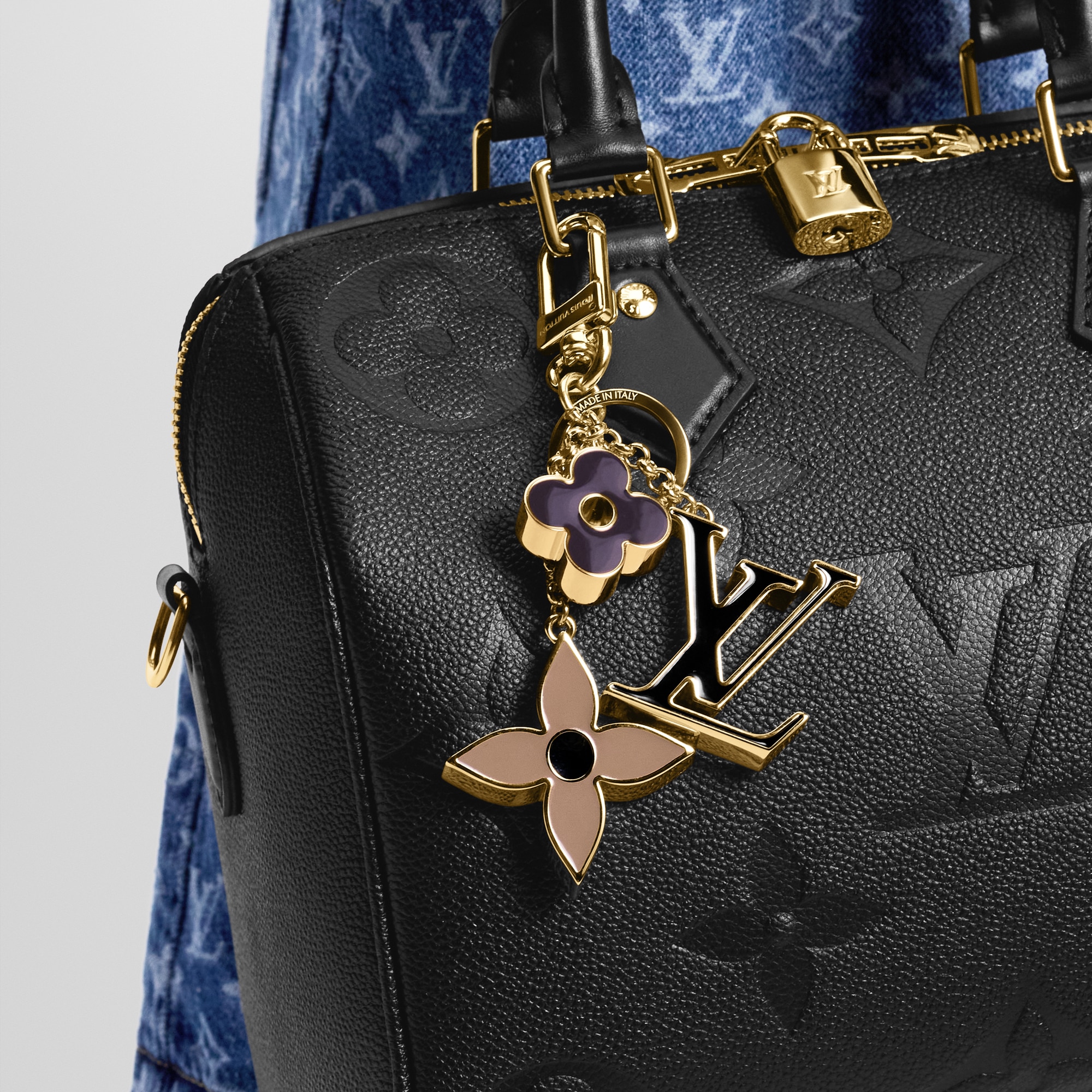 S00 Accesorios Llaveros y charms  Charm para bolsa Fleur de Monogram | Louis Vuitton ® (Ampliar producto)