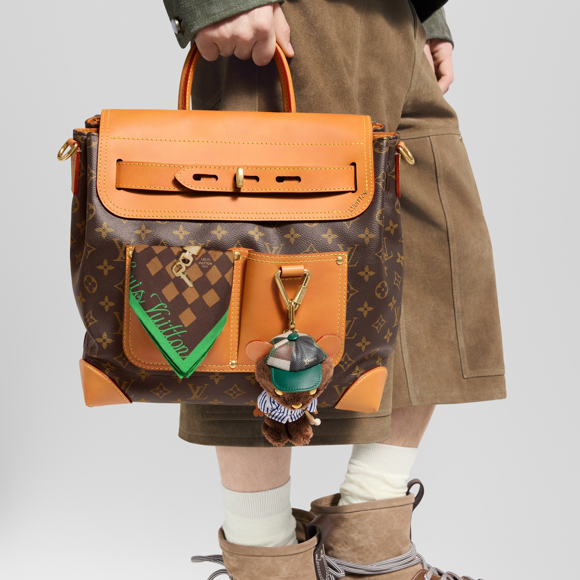 S00 Accesorios Llaveros y charms  Charm para bolsa LV Louis Bear | Louis Vuitton ® (Ampliar producto)