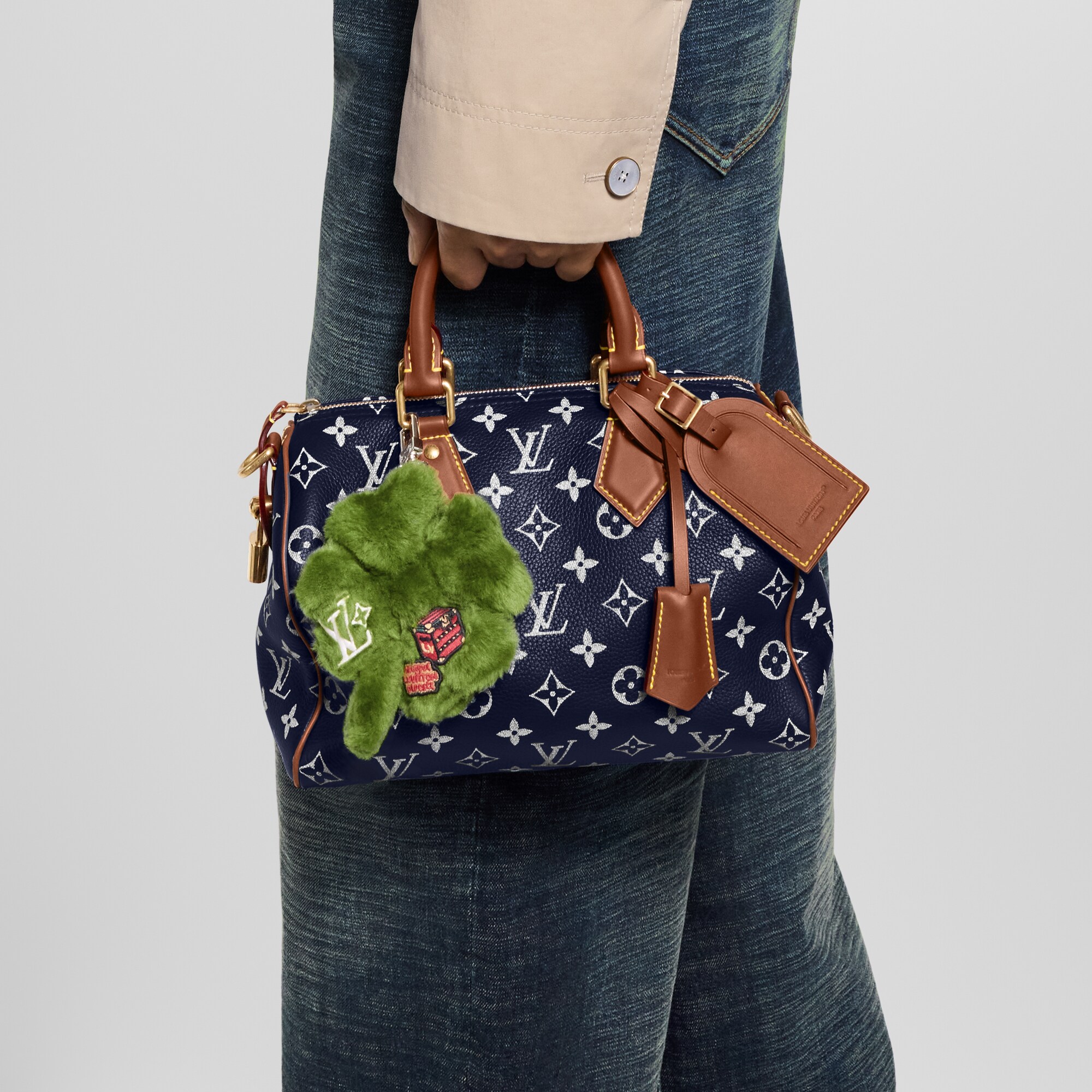 S00 Accesorios Llaveros y charms  Charm para bolsa LV Lucky Trefoil | Louis Vuitton ® (Ampliar producto)