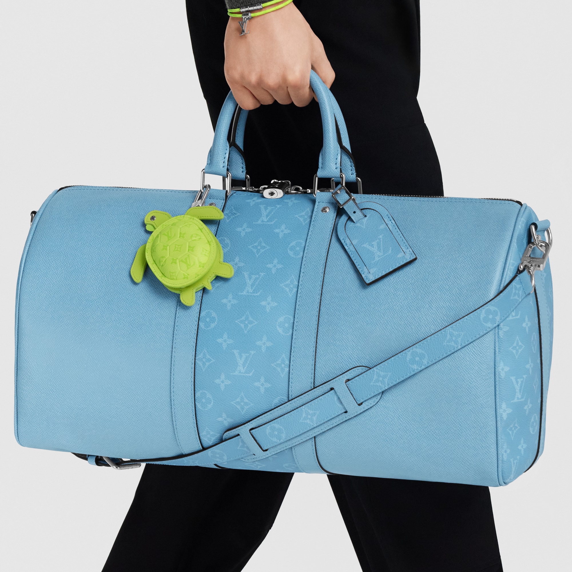 S00 Accesorios Llaveros y charms  Charm para bolsa LV Turtle Pouch | Louis Vuitton ® (Ampliar producto)