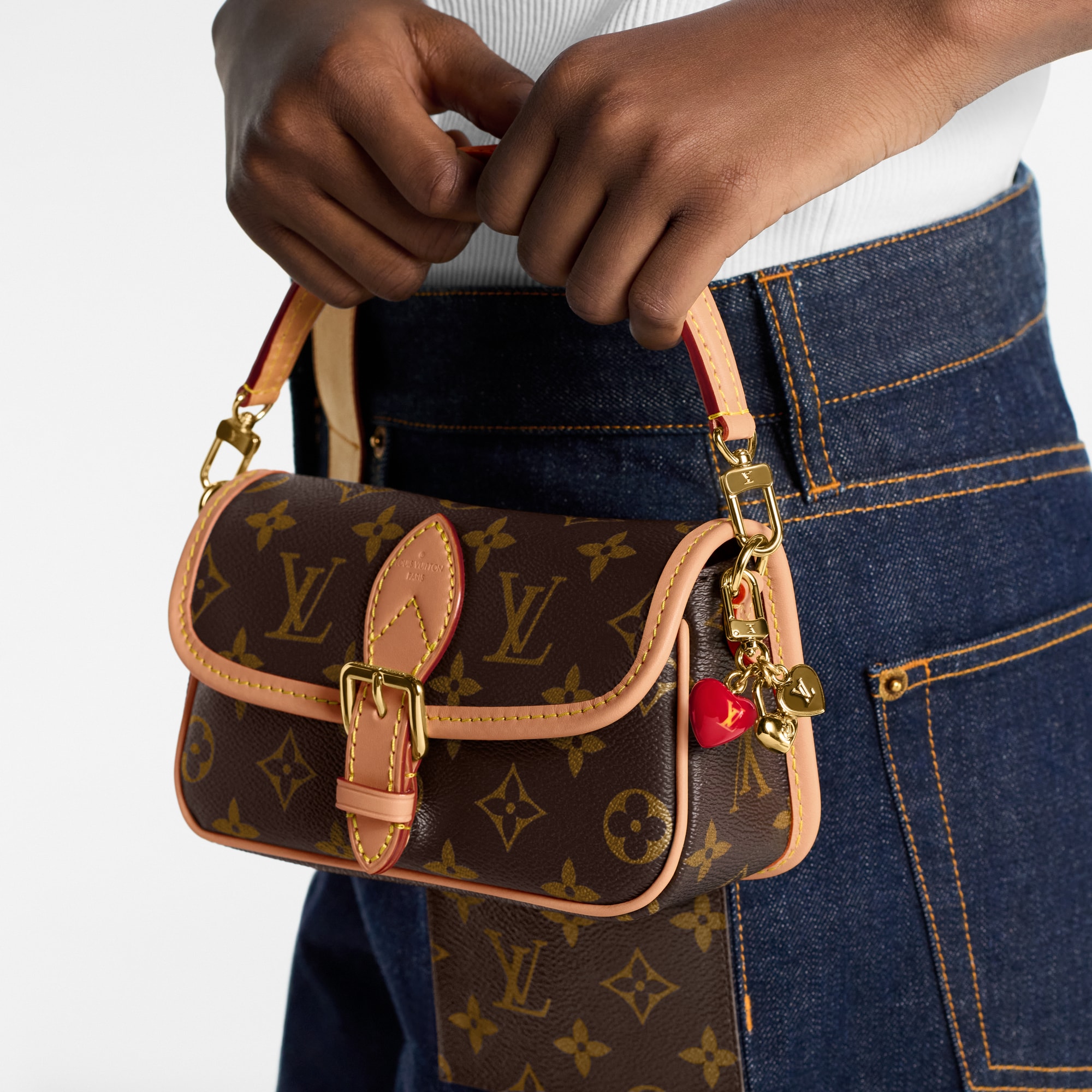 S00 Accesorios Llaveros y charms  Charm para bolsa Micro Charms Heart | Louis Vuitton ® (Ampliar producto)