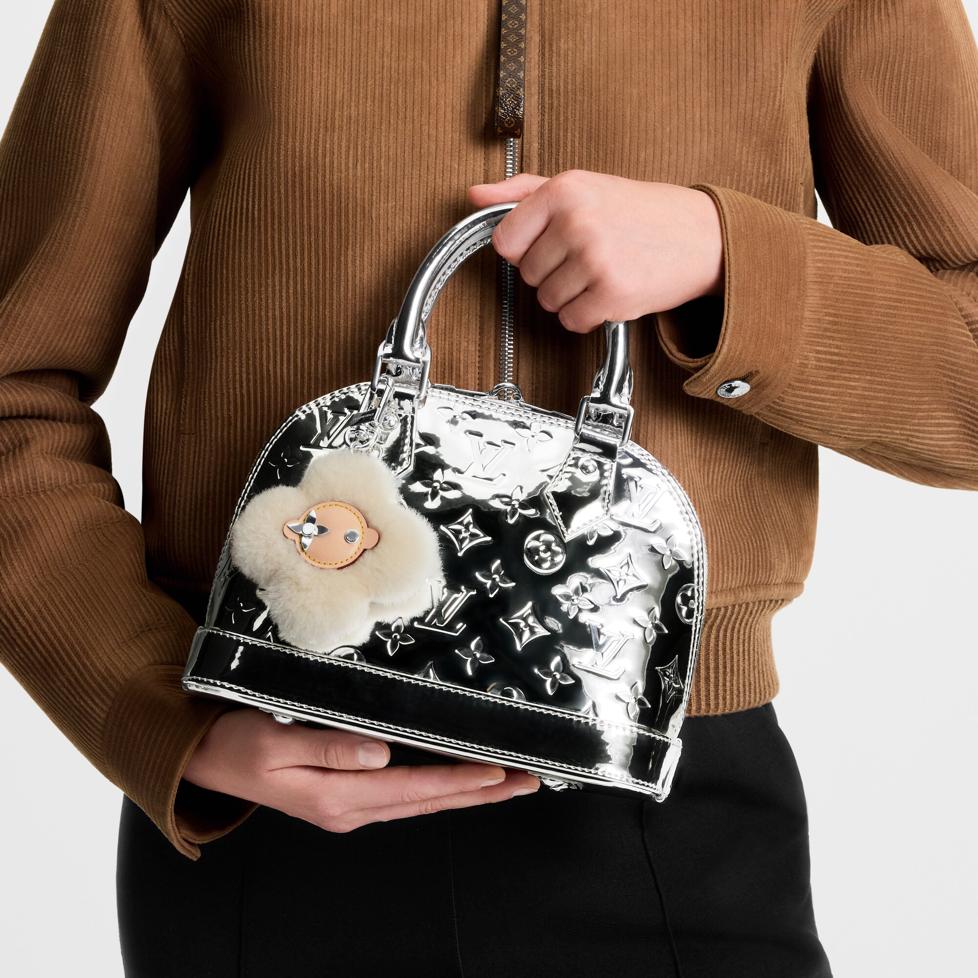 S00 Accesorios Llaveros y charms  Charm para bolsa Vivienne Shearling | Louis Vuitton ® (Ampliar producto)