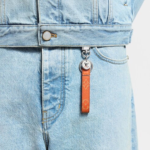 S00 Accesorios Llaveros y charms Charm para bolsa y llavero LV Slim Dragonne | Louis Vuitton ® (Ampliar producto)