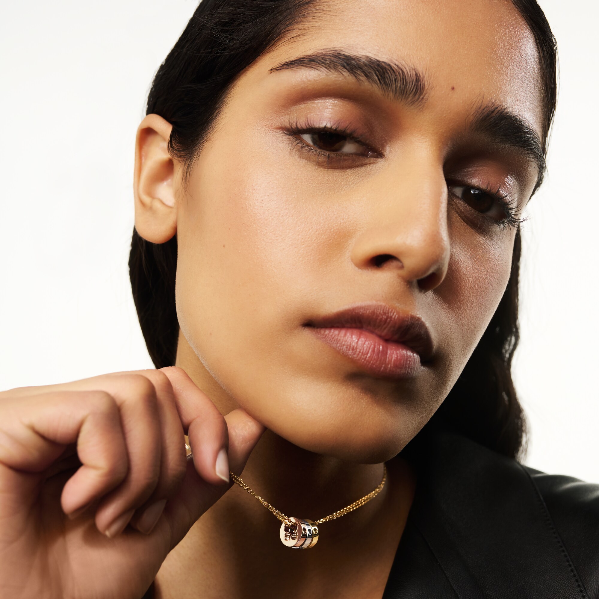  Categorías Toda la joyería fina Collar Empreinte de triple oro | Louis Vuitton ® (Ampliar producto)