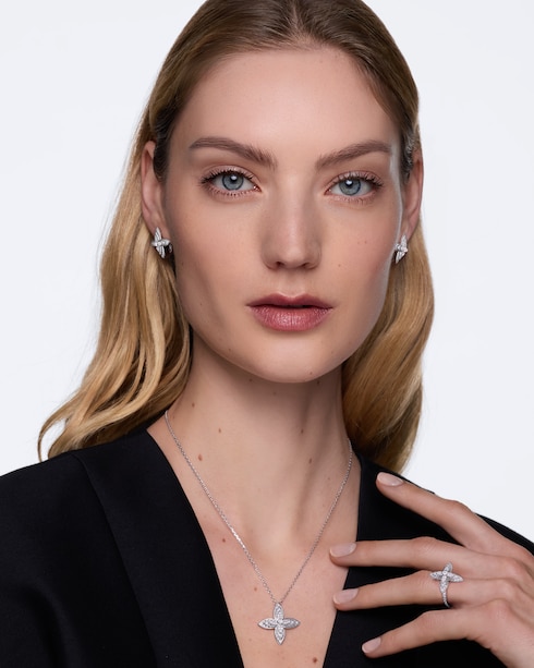 Categories Necklaces and Pendants Idylle Blossom Pendant, White Gold & Diamonds | Louis Vuitton ®