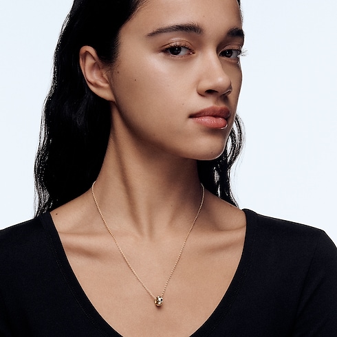 Categorías Collares y dijes Collar Le Damier de Louis Vuitton en oro amarillo y diamantes | Louis Vuitton ® (Ampliar producto)