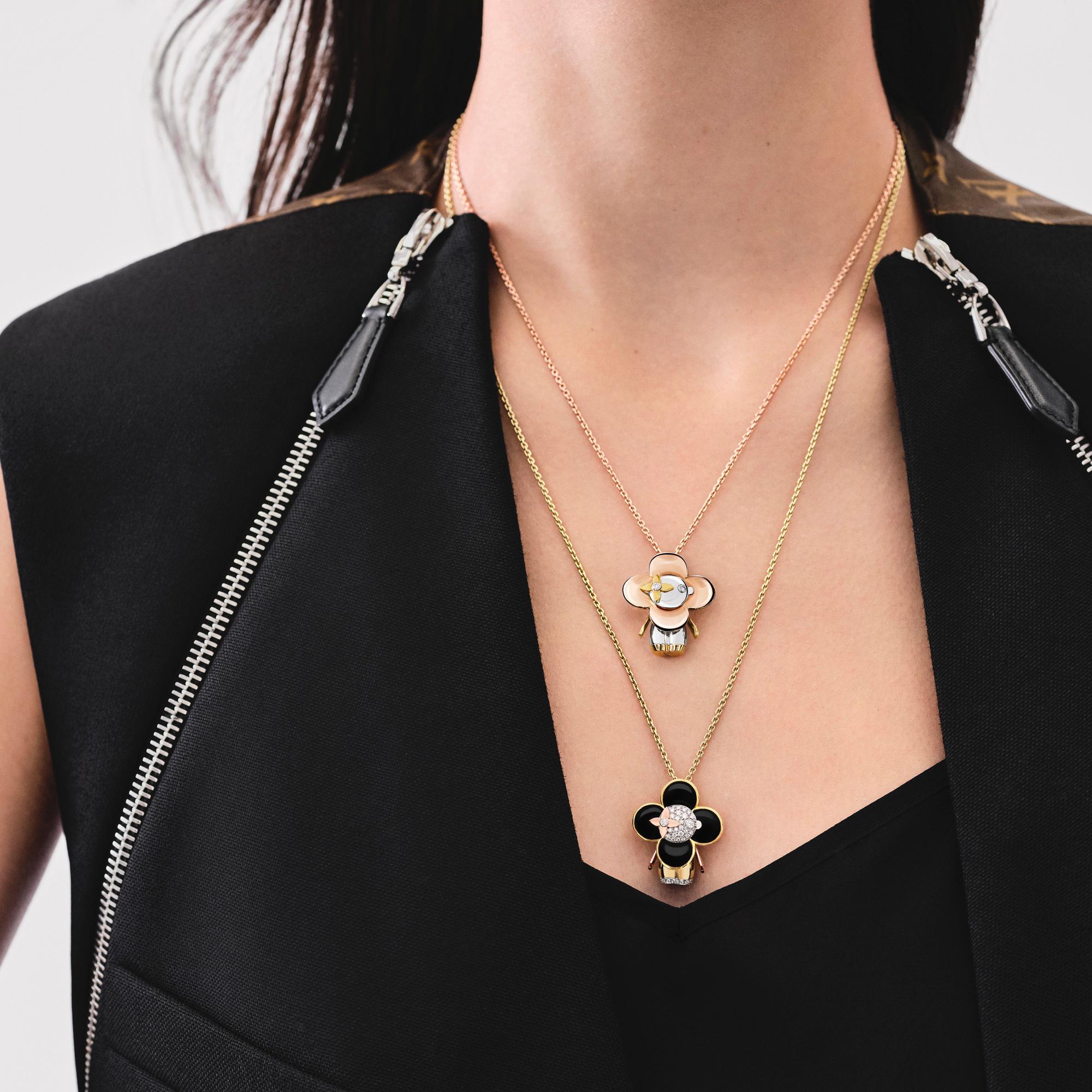  Categorías Collares y dijes  Collar Vivienne de oro, laca negra y diamantes | Louis Vuitton ® (Ampliar producto)