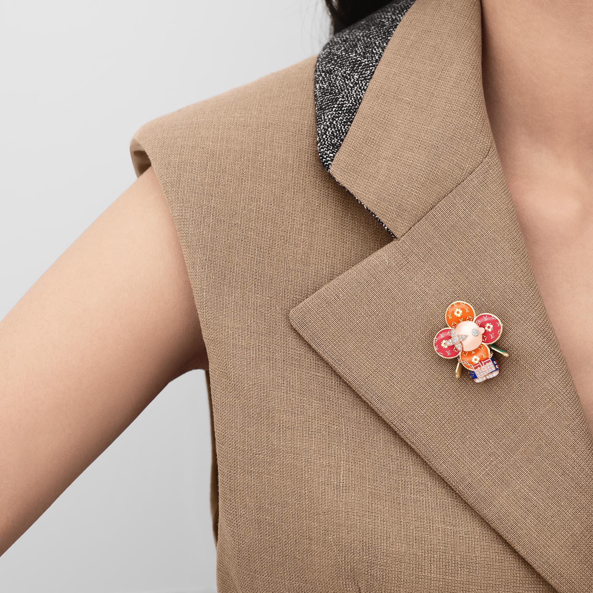  Categorías Toda la joyería fina Collar Vivienne Petite Malle | Louis Vuitton ® (Ampliar producto)
