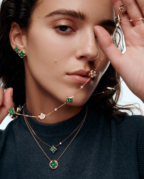 Categories Necklaces and Pendants Color Blossom M Sun Pendant, Pink Gold and Malachite | Louis Vuitton ®