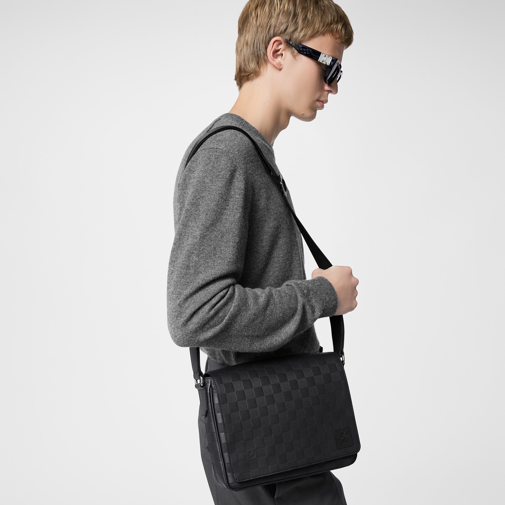 Damier Infini Bolsas Todas las bolsas District PM | Louis Vuitton ® (Ampliar producto)