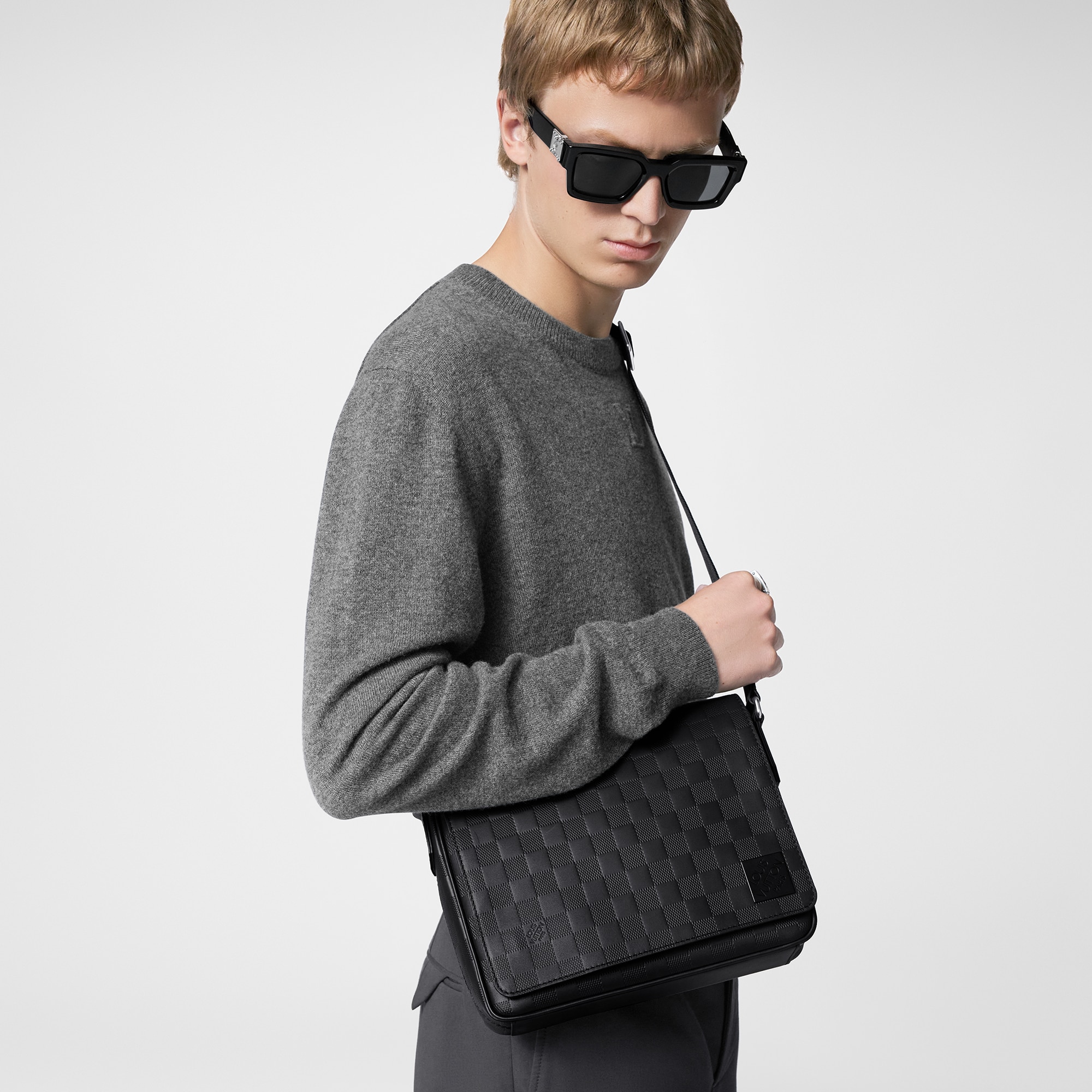 Damier Infini Bolsas Todas las bolsas District PM | Louis Vuitton ® (Ampliar producto)