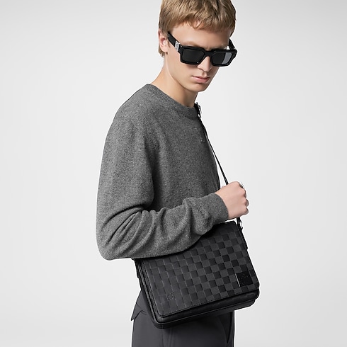 Piel Damier Infini Bolsas Todas las bolsas District PM | Louis Vuitton ® (Ampliar producto)