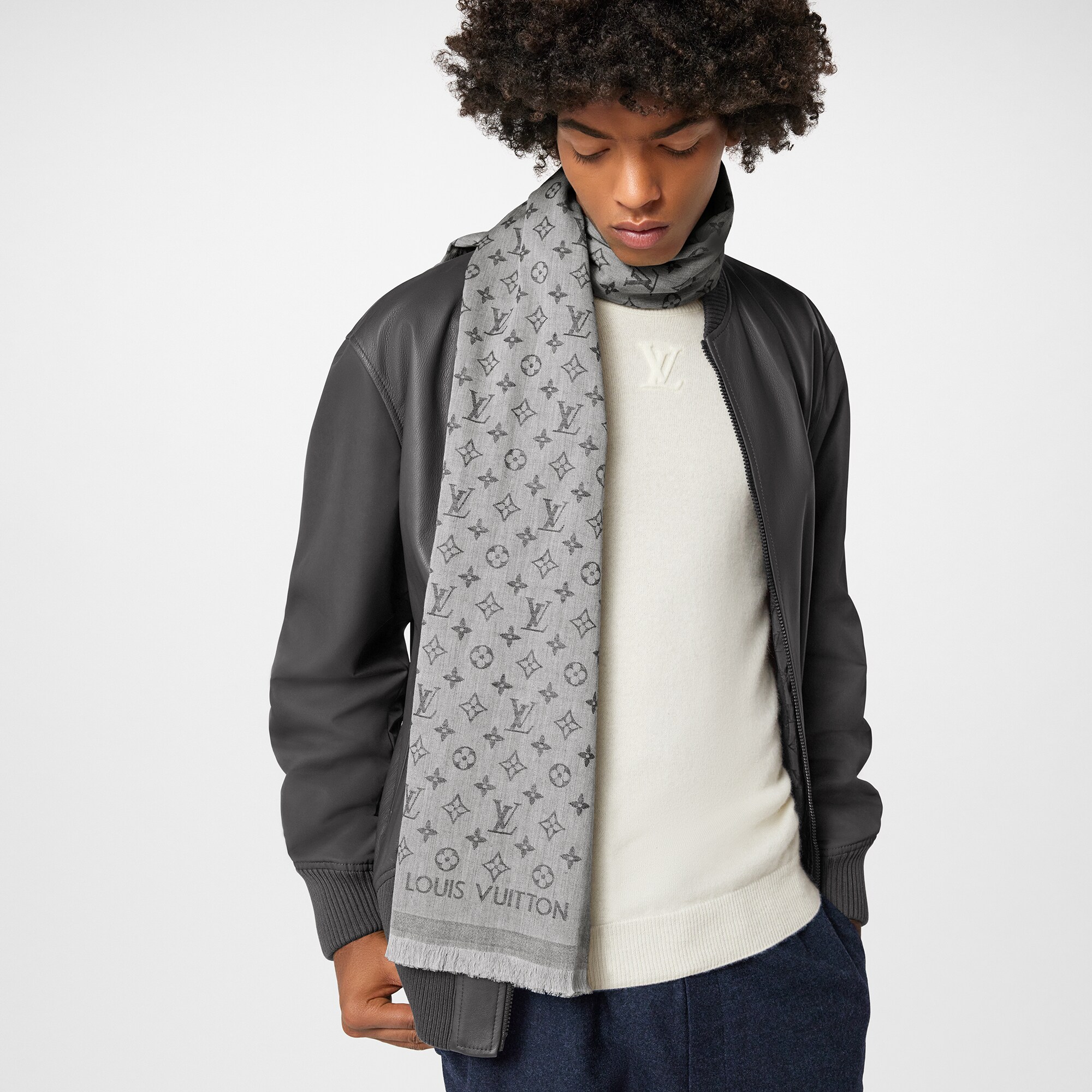 S00 Accesorios Bufandas Estola Essential Monograma | Louis Vuitton ® (Ampliar producto)