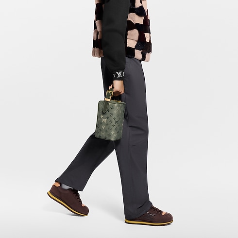 Monogram Other Viajes Accesorios y organizadores de viaje Estuche Dopp Kit | Louis Vuitton ® (Ampliar producto)