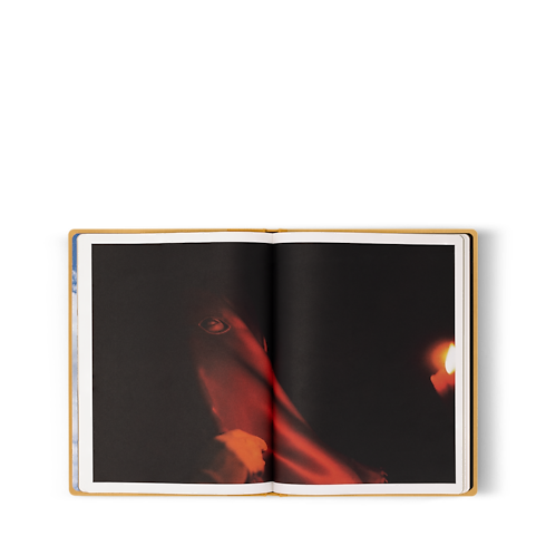 Librería Fashion Eye Fashion Eye Córdoba por Miles Aldridge | Louis Vuitton ® (Ampliar producto)